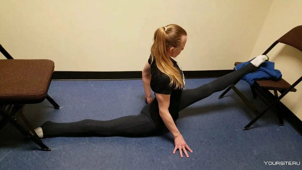 Ульяна травкина шпагат. Ирина чащина тренировки. Бенгальская тигрица маргарита мамун. Ульяна травкина художественная гимнастика шпагат. Поперечный шпагат на стульях.