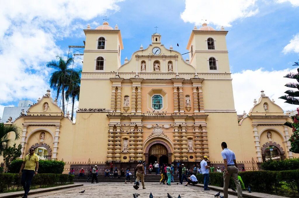 Столицей какого государства является город тегусигальпа. Tegucigalpa Honduras Temple Тегусигальпа. Гондурас города Гондураса. Тегусигальпа достопримечательности. Музей национальной идентичности в Тегусигальпе.