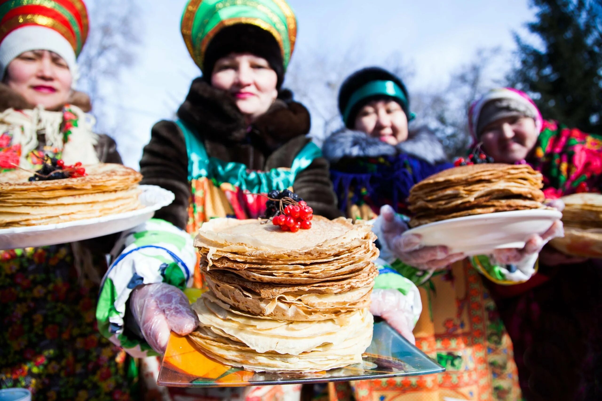 Дни гуляний на масленицу. Масленица традиции. Праздничные гуляния на Масленицу. Угощения на Масленицу. Масленица. Блины.