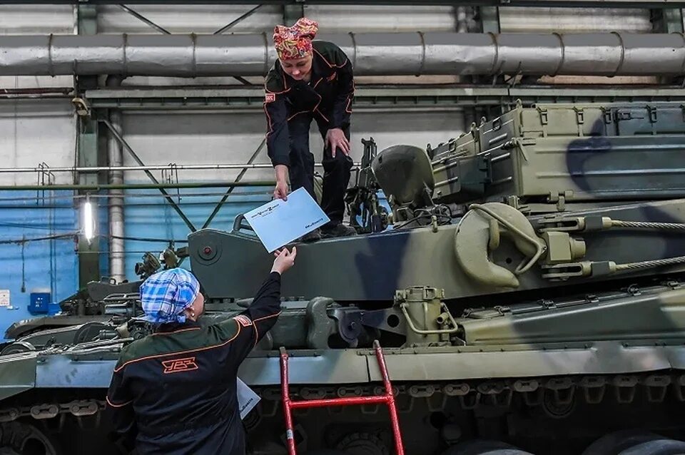 Уралвагонзавод нижний тагил 1936. Увз т-90. День увз. Уралвагонзавод нижний тагил. Уралвагонзавод танки т 90.