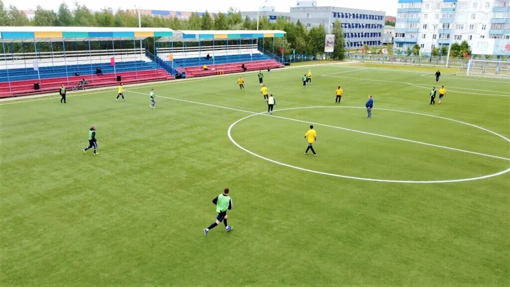 Стадион Муравленко. Проект стадиона в Муравленко. Стадион летом в Приволжске.