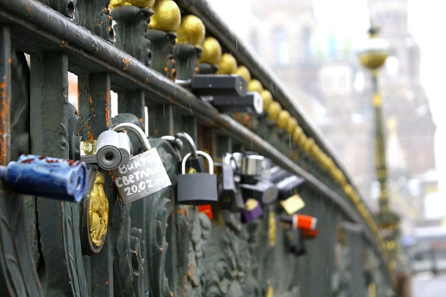 лесбийский поцелуй алиссы милано. лесбиян марриаге. записи приватов kiss i kiss. поцелуй двух девушек. лесбийский поцелуй сара мишель геллар.