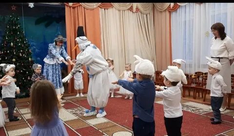 Выход снеговика на утреннике