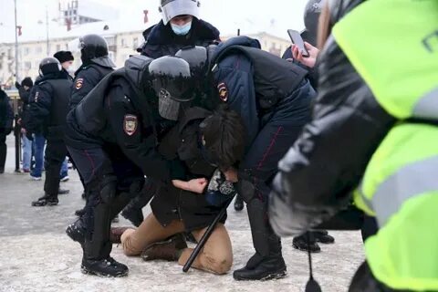 Омон получает