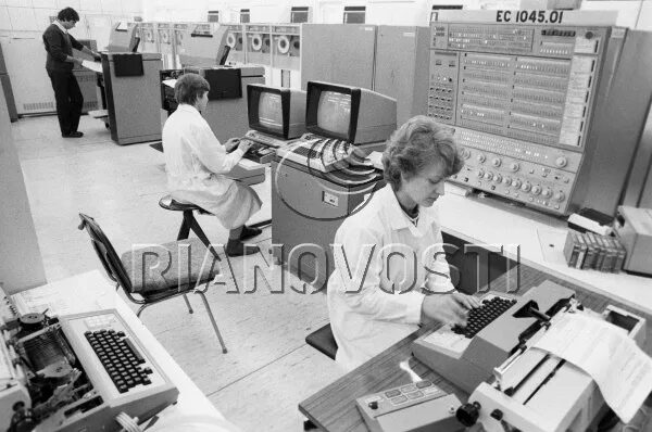 Научно исследовательский центр вычислительной техники. Вычислительный центр госплана ссср. информационно-вычислительный центр. инженер вычислительного центра ссср. вычислительный центр 1980.