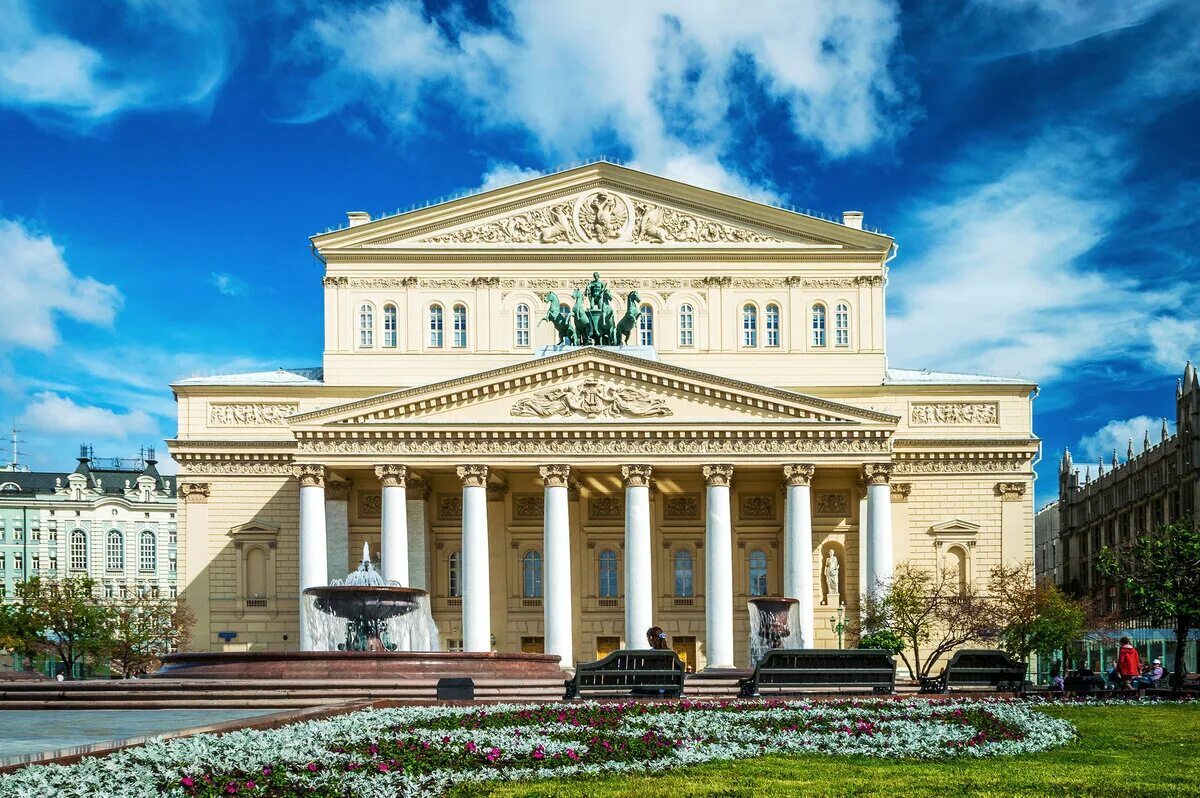 Www bolshoi. Большой театр оперы и балета в Москве. Большой театр Москва 2022. Большой театр Ампир. Большой театр в Москве чб.