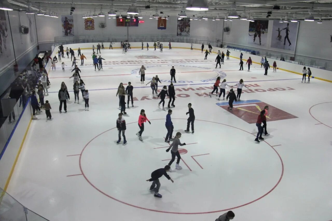 ледовый комплекс массовое катание. ледовая арена можайск. лск лыткарино. ледовый дворец каток в стрельне. ледовый комплекс юрловский, москва.
