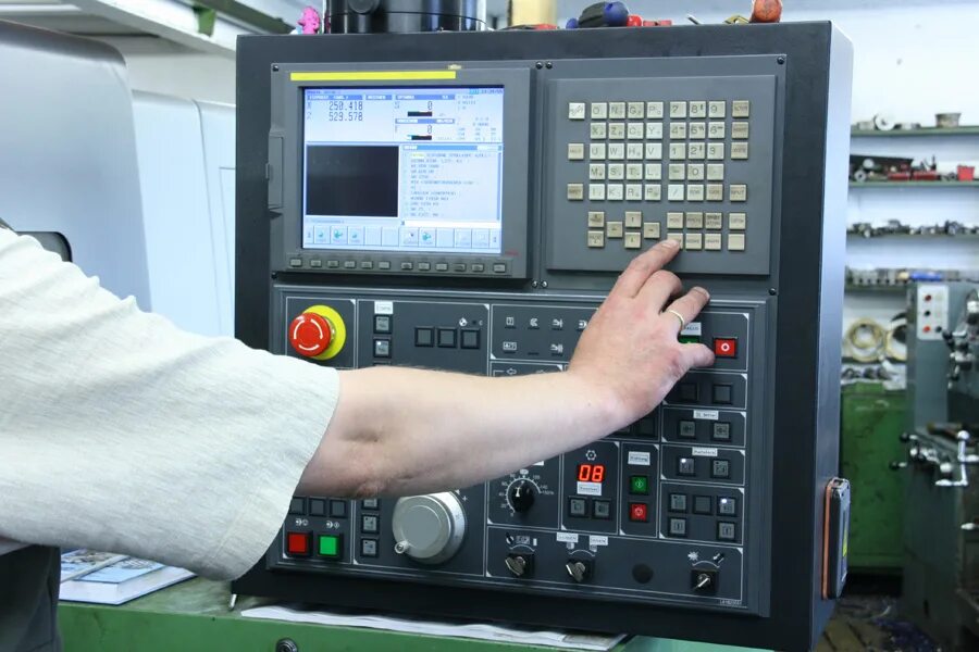 Оператор станка чпу без опыта. Оператор станка с чпу fanuc. станок чпу фанук. наладчик станков с чпу (фанук. сименс. наладчик чпу токарный станок стойка фанук.