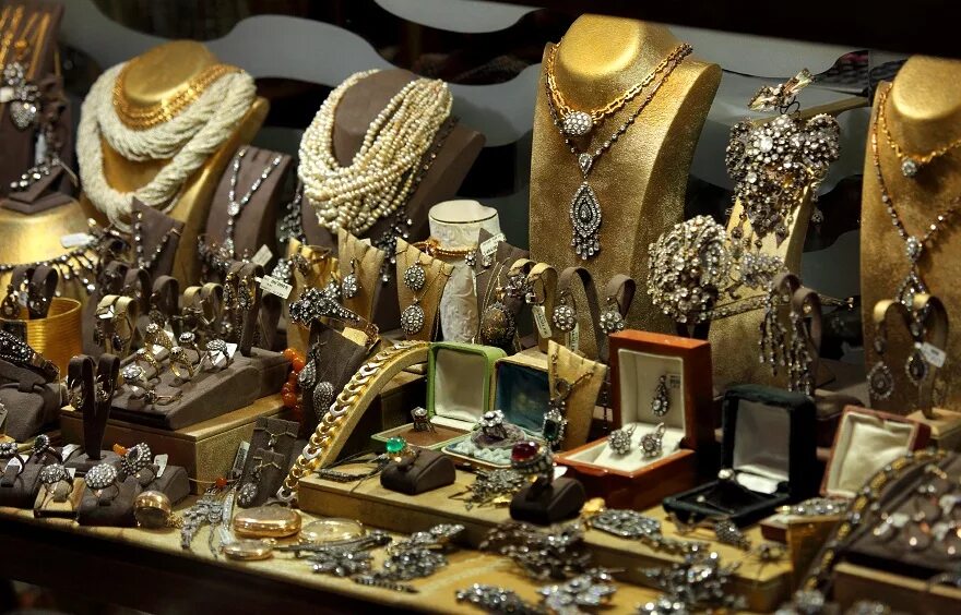 Самая дорогая коллекция в мире. Коллекционирование виски. Самые дорогие духи в мире. Дорогой виски. Сумка dolce gabbana 2013 византия.