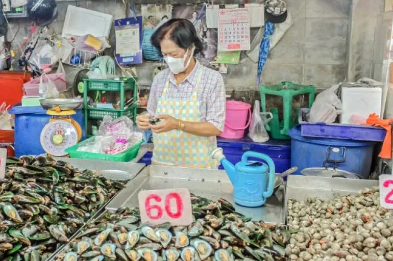 Паттайя где купить. Паттайя рыбный рынок Наклуа. Паттайя рынок морепродуктов. Рыба на рынке в Паттайе. Рынок одежды в Паттайе.