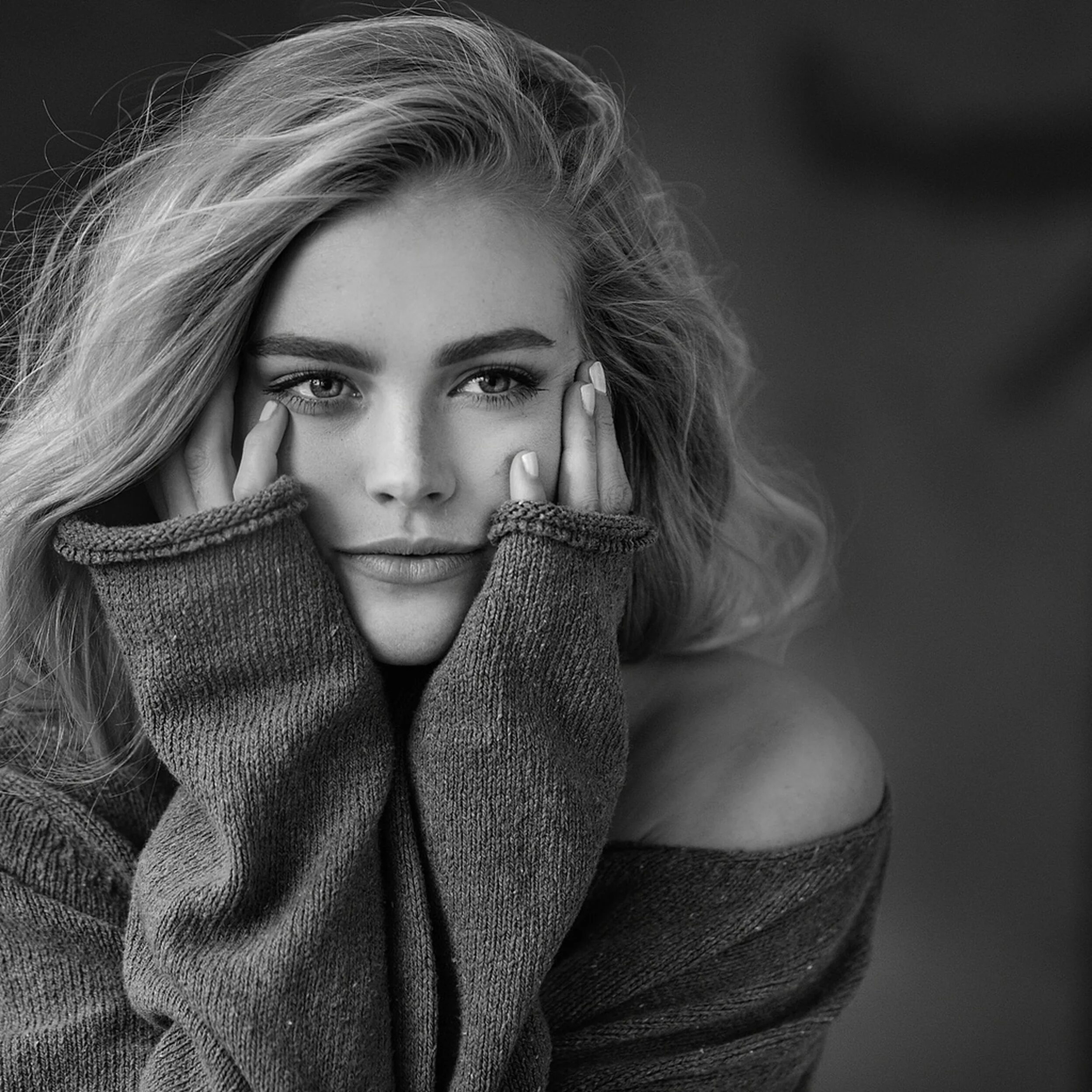 She was rich. Фотопортрет. Портрет девушки. Девушка черно белое. Модель портрет.