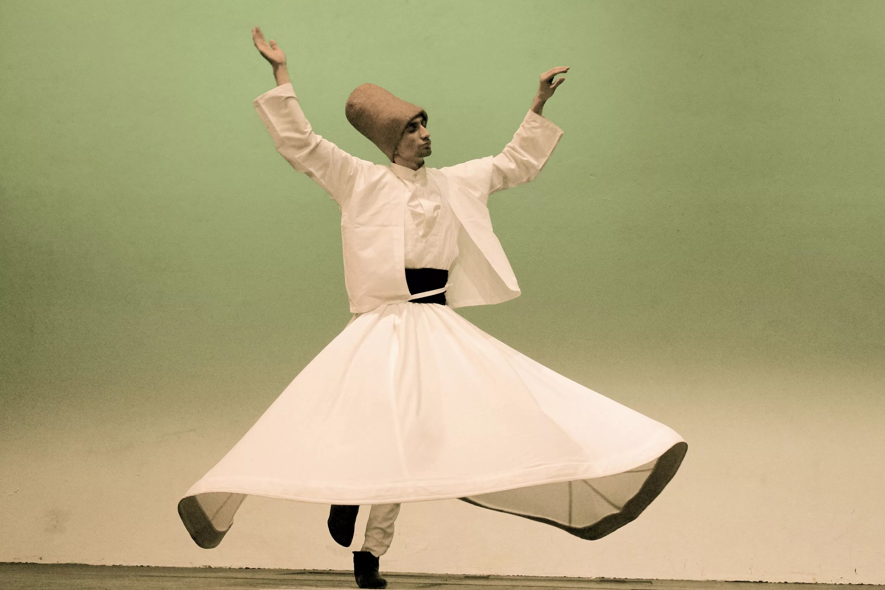 Танец суфийских дервишей. Суфии Мевлеви. Дервиши монахи. Пляшущий Дервиш. Суфийская музыка