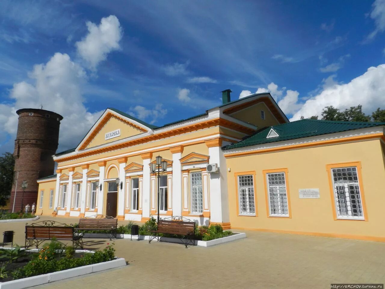 Брянская область жуковский район деревня никольская слобода. Город жуковка жуковский район. Жуковка брянская область вокзал. Жуковка. Церковь александра невского брянская обл.