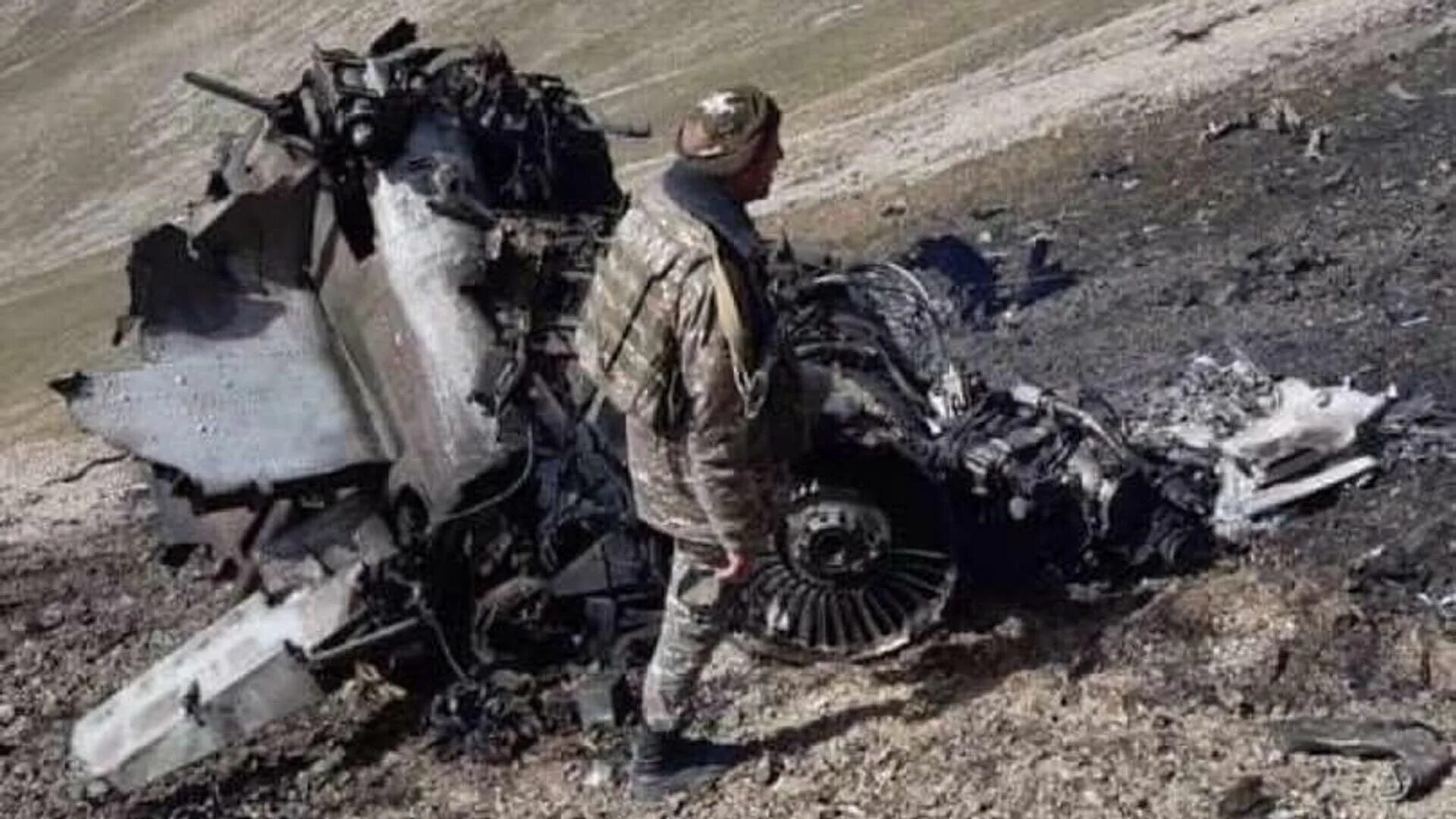 Экипаж сбитого в сирии су-24 турками. Турки сбили самолет россии су 24. Летчики сбитые турецким истребителем. Летчики сбитые турецким истребителем. Сбитый су 24 турецкой армией.