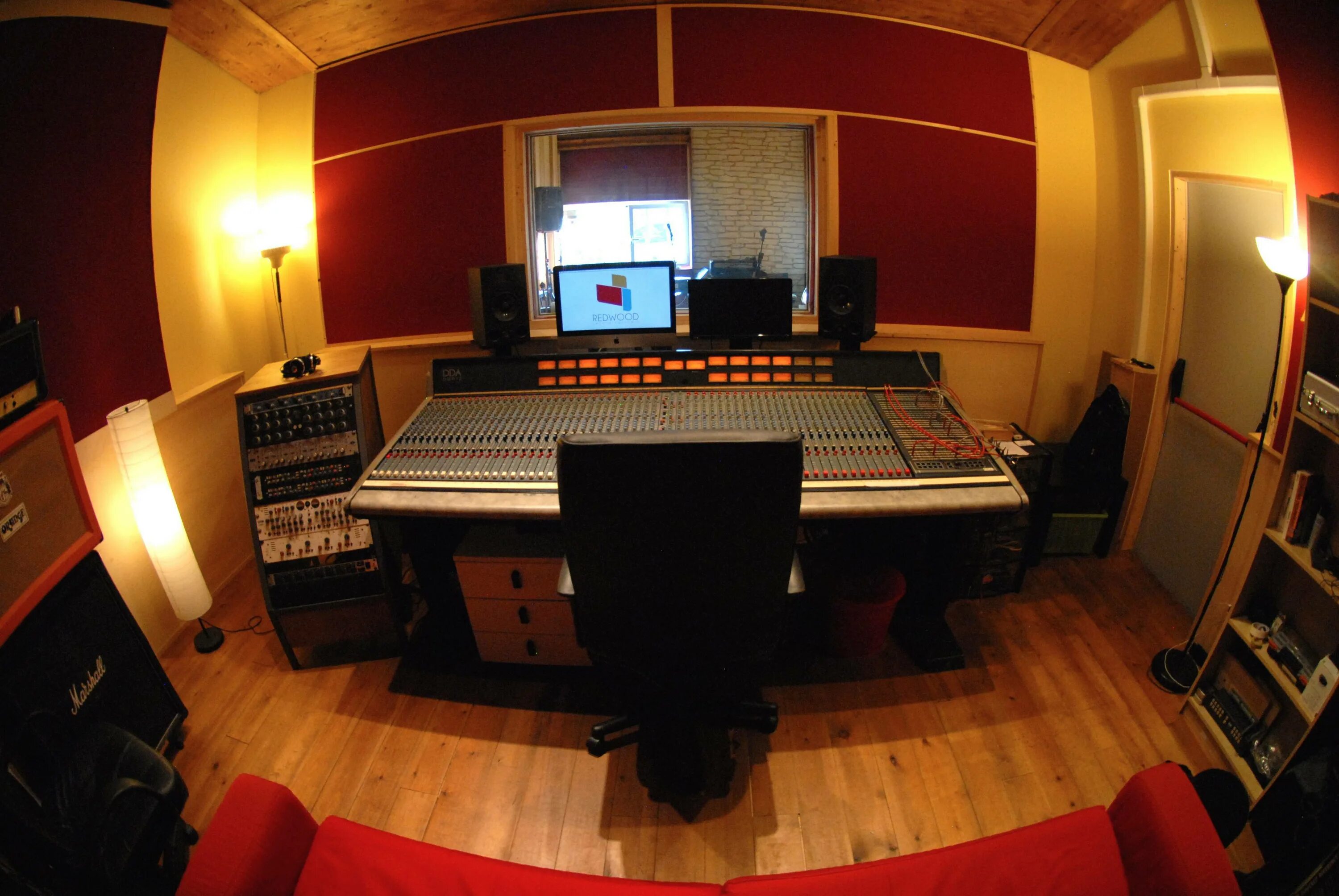 Звукозаписывающая студия. Студия звукозаписи «берберян». Бизнес звукозапись. Бизнес звукозапись. Aurum студия звукозаписи москва.