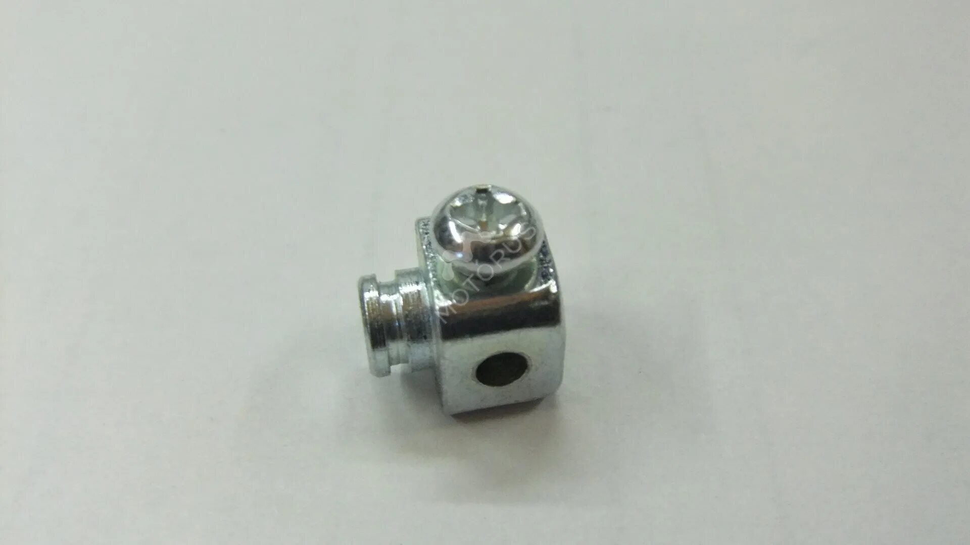 Защелка троса газа 2108. Фиксатор троса винтов 2105. Ремонтная бобышка для тросика. Стопор для тросика. Фиксатор троса газа.