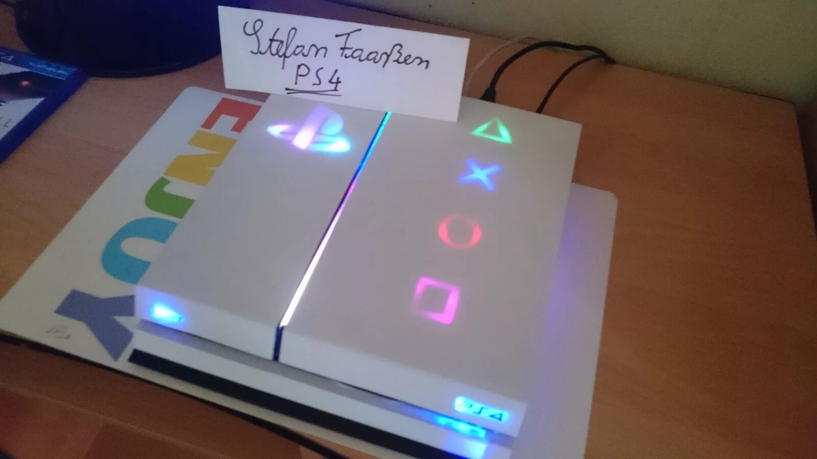 Ps4 mod. Modding ps4pro. Корпус ps4 Slim. Моддинг корпуса пс4 слим. Sony ps4 Pro подсветка.