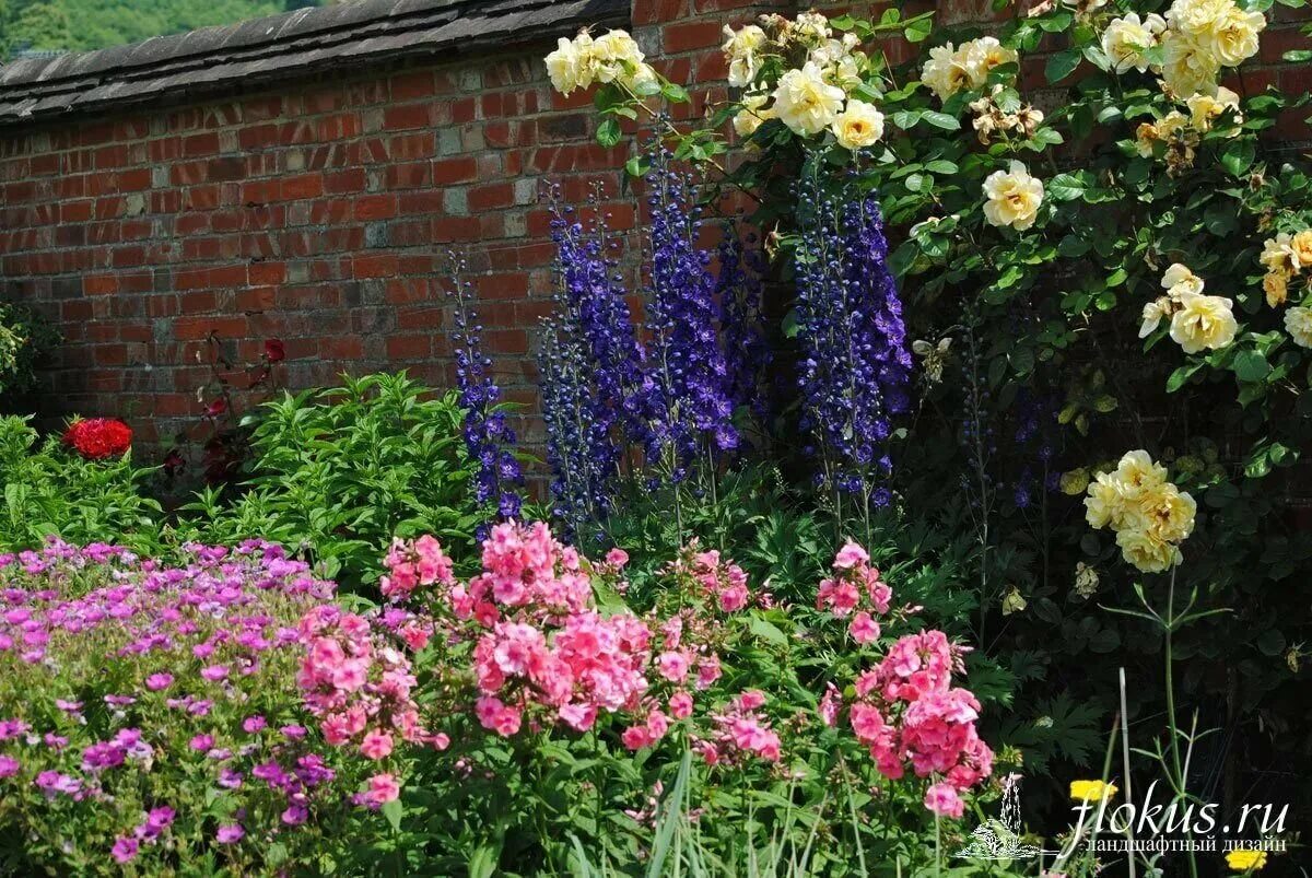 white delphinium stalks, peonies, and roses... simply beautiful White gardens, W