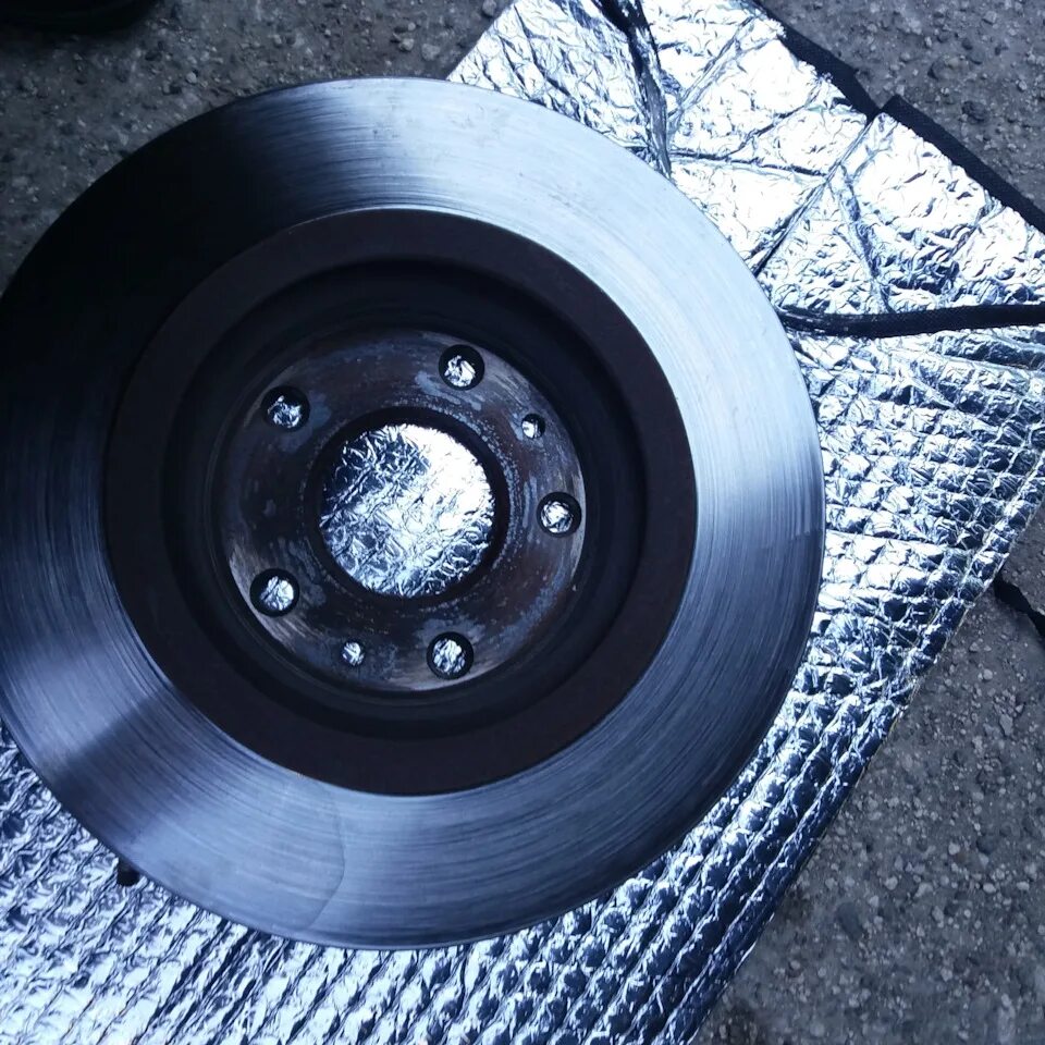 Тормозные диски qashqai. Тормозные диски qashqai. Тормозной диск задний qashqai j10. Передние тормозные диски тойота королла е 210 sangsin sd4907 oo5qkb l 1439914322. Zimmermann перфорированные тормозные диски nissan qashqai j11.