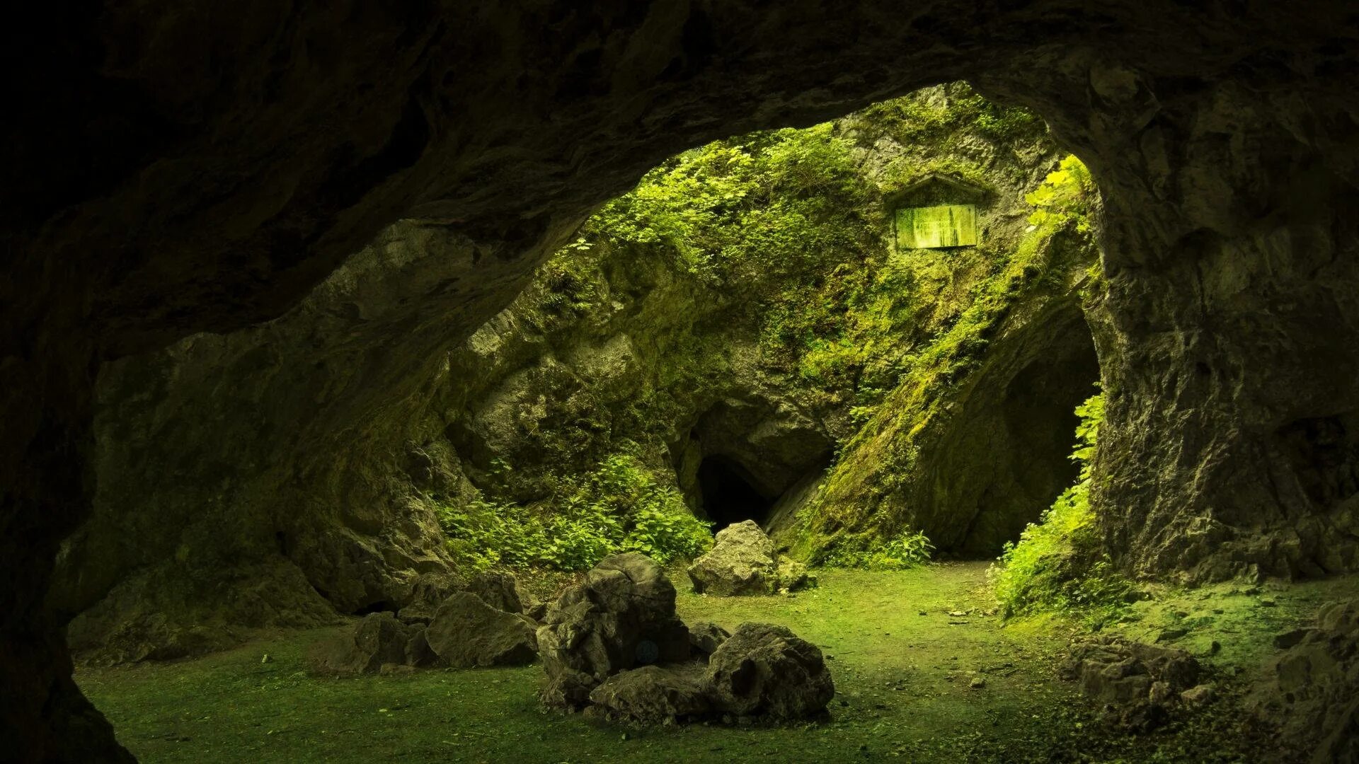 Cave v. Кейв клаб пещера. Пещера Графский грот. Пещера Харрисонс-Кейв. Вилла Берлускони подземный грот.