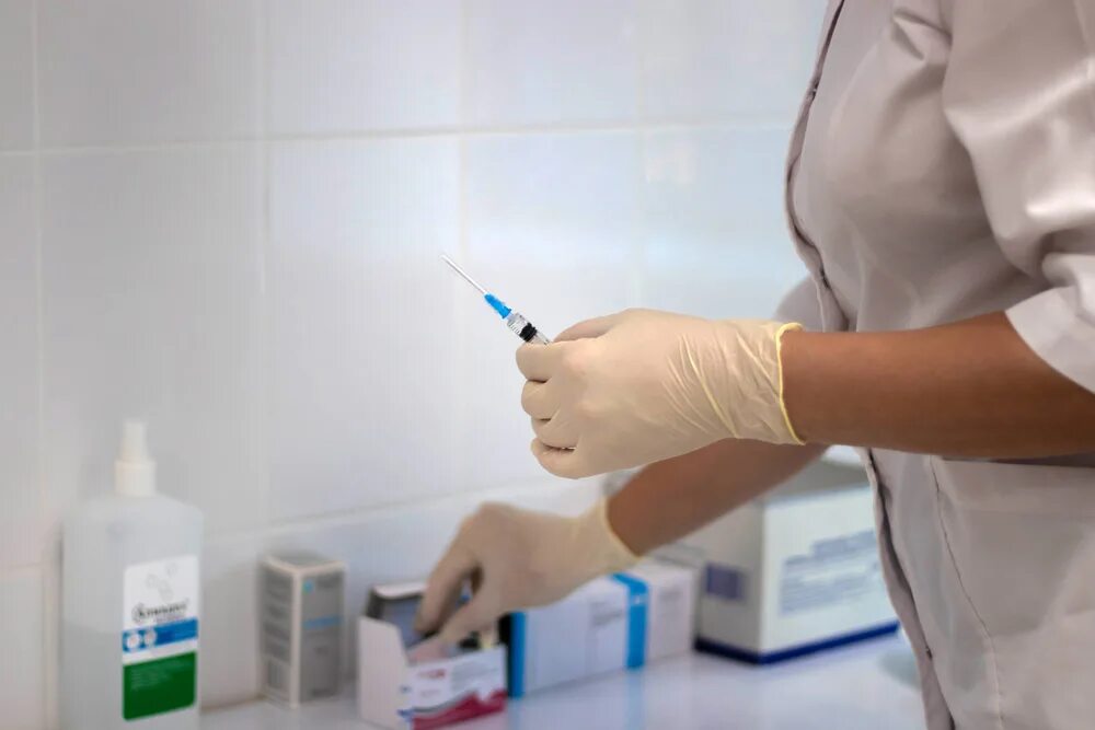 прививка от коронавируса. вакцинация оренбург. коронавирус прививка. александровская больница оренбургская область станкунов. вакцинация оренбург гулливер.