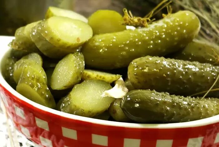 Огурцы с аспирином и уксусом на зиму. Соленые огурцы большие. большой соленый огурец. семена крупных огурцов. огурцы длинноплодные маринованные.