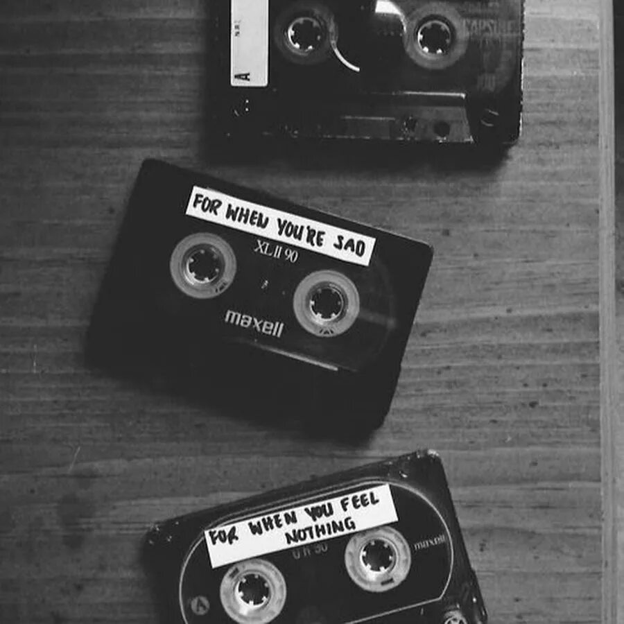 Черная белая кассета. Кассета музыкальная. Кассеты Эстетика. Черная кассета. Старая кассета.