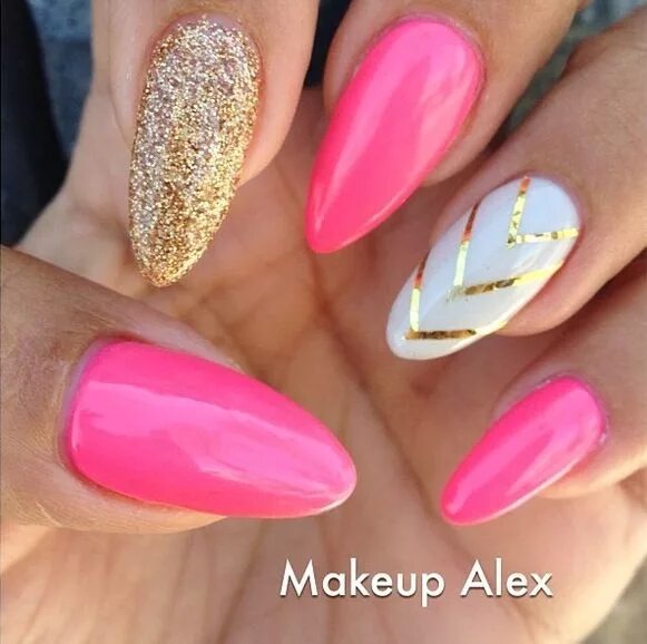Line Ullehus on Instagram: "Glitter placement with gold flakes (L'oréal - Goldle