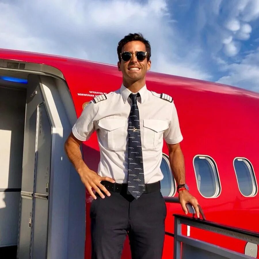 Welcome back to work. Криптоброкер voyager лого. Велком на английском. Turkish airlines pilots. We look forward to welcoming.