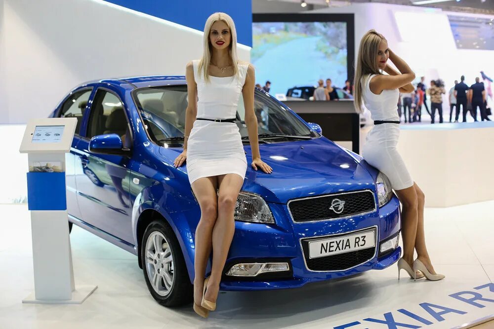 Шкода октавия в автосалоне. Автосалон модели. Виктория орлова мимс 2004. Девушки женевского автосалона. Девушки московского автосалона.