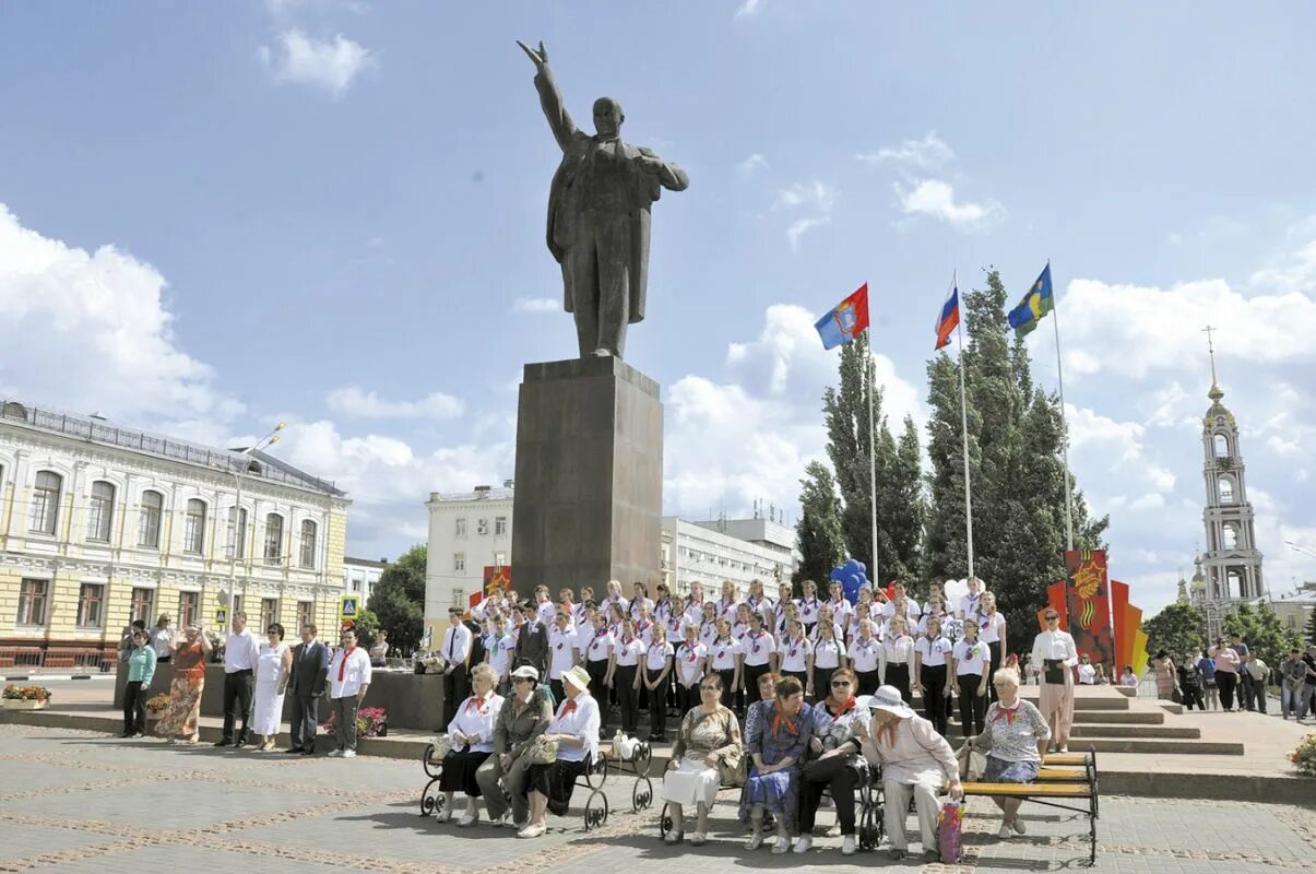 Площадь ленина одежда. Площадь ленина тамбов. ленинская площадь тамбов. памятник ленину в тамбове. тамбов центральная площадь.