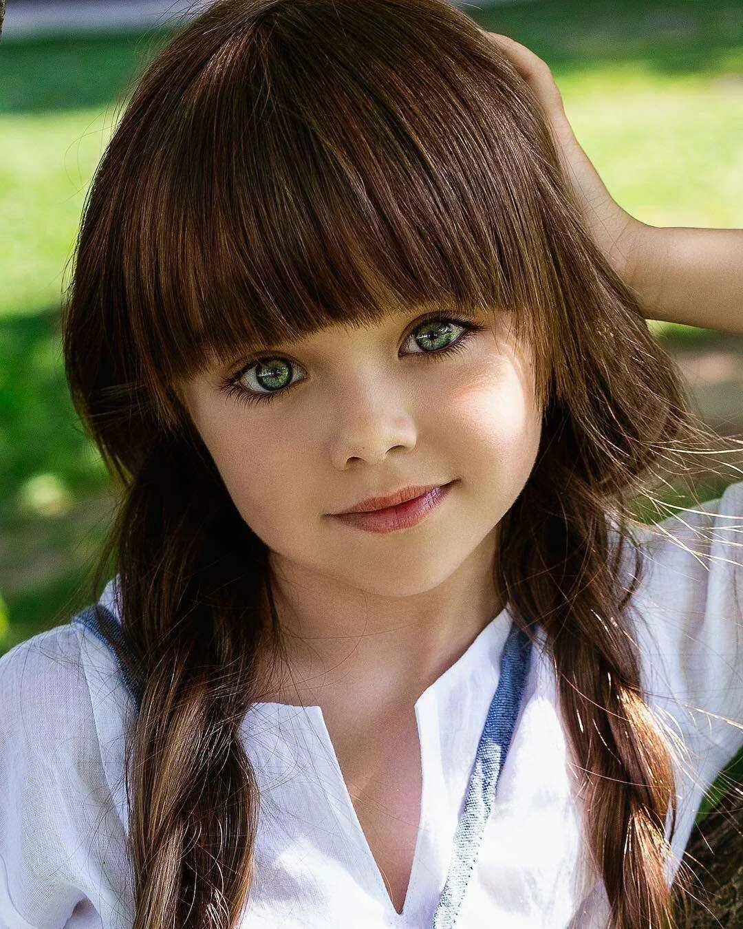 Красивые детишки. Симпатичного ребенка. Красивые малыши. Светленький кудрявый мальчик. Детская прическа мальчику.