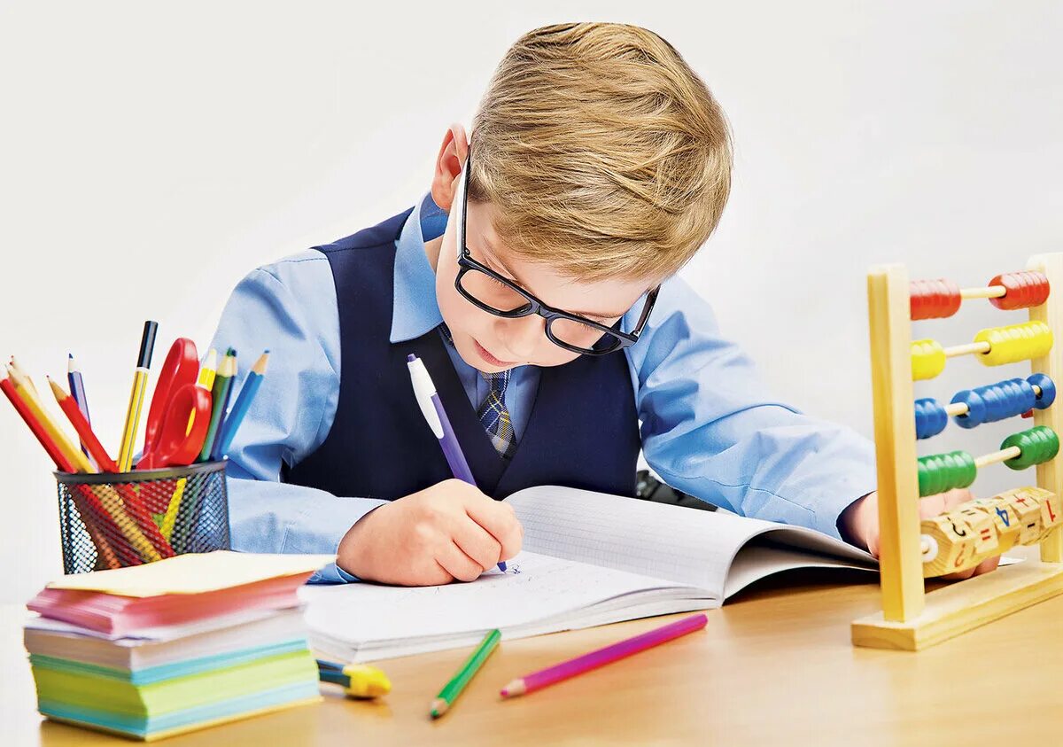 Школа для дошколят прописи. Л в игнатьева читаю и пишу рабочая тетрадь 1. Дошкольник пишет. Ребенок пишет. Чтение в школе.