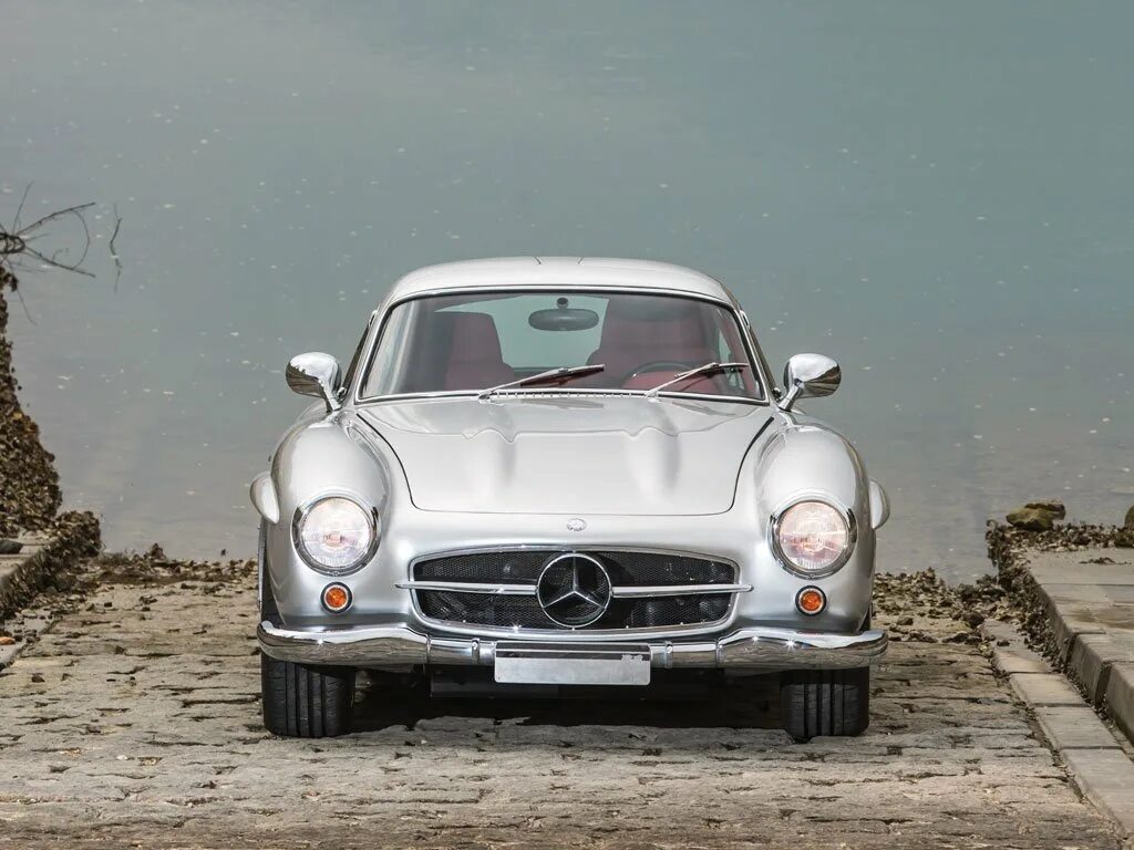 Уникальный мерседес. Mercedes-Benz 300sl. Mercedes 300 SL Gullwing AMG. Mercedes SL 300 1954. Мерседес 300sl 1954.