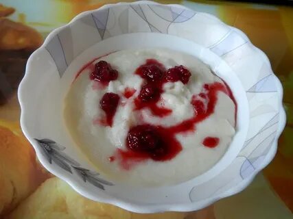 Манная каша с вареньем