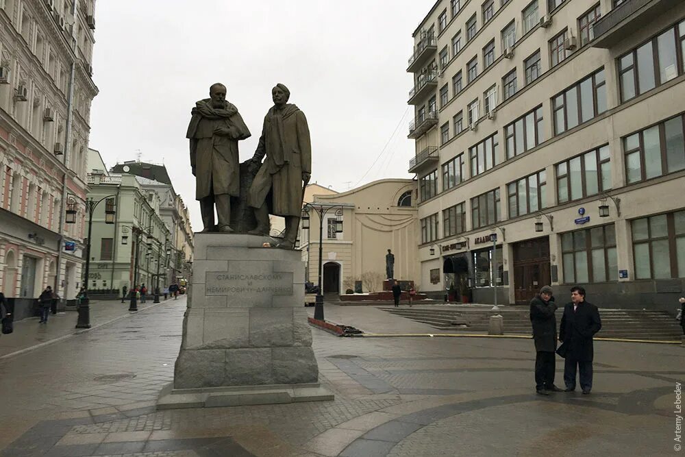 Памятник в камергерском переулке. Памятник станиславскому в москве в камергерском переулке. Памятник в камергерском переулке. Памятник прокофьеву в москве в камергерском переулке. Памятник чехову в камергерском переулке в москве.