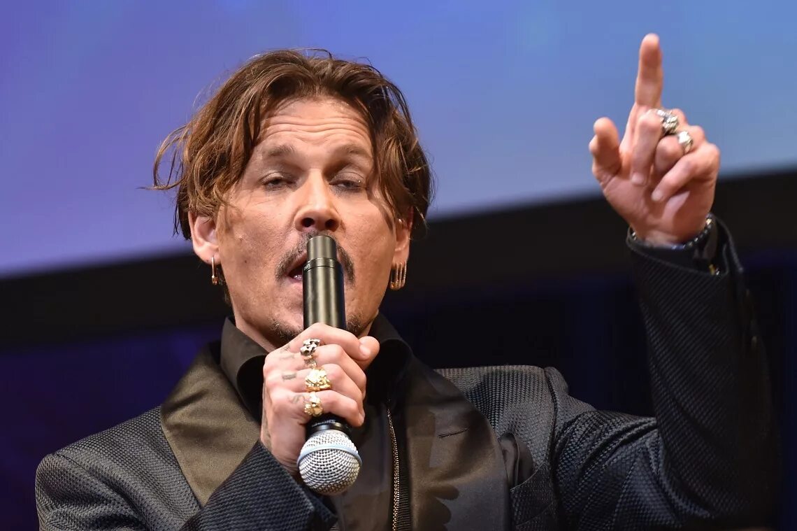 Известные люди с альцгеймером. Звезды страдающие шизофренией. Знаменитые люди страдающие. Известные аутисты гении. Кристофер актер голливуд.