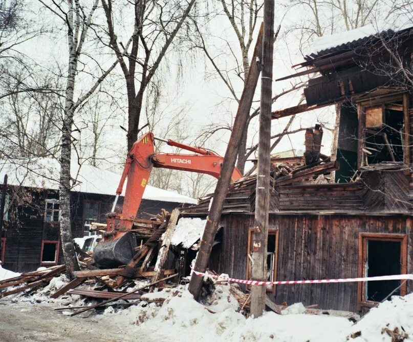 Расселение аварийного жилья воронеж. Постройки в Китае вокруг ветхого жилья. Сносу ветхого жилья магистральный. Снос ветхого жилья своими руками.