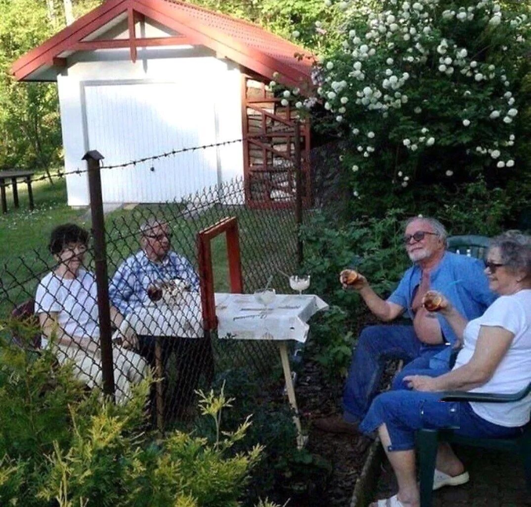 С соседом дружи а городе