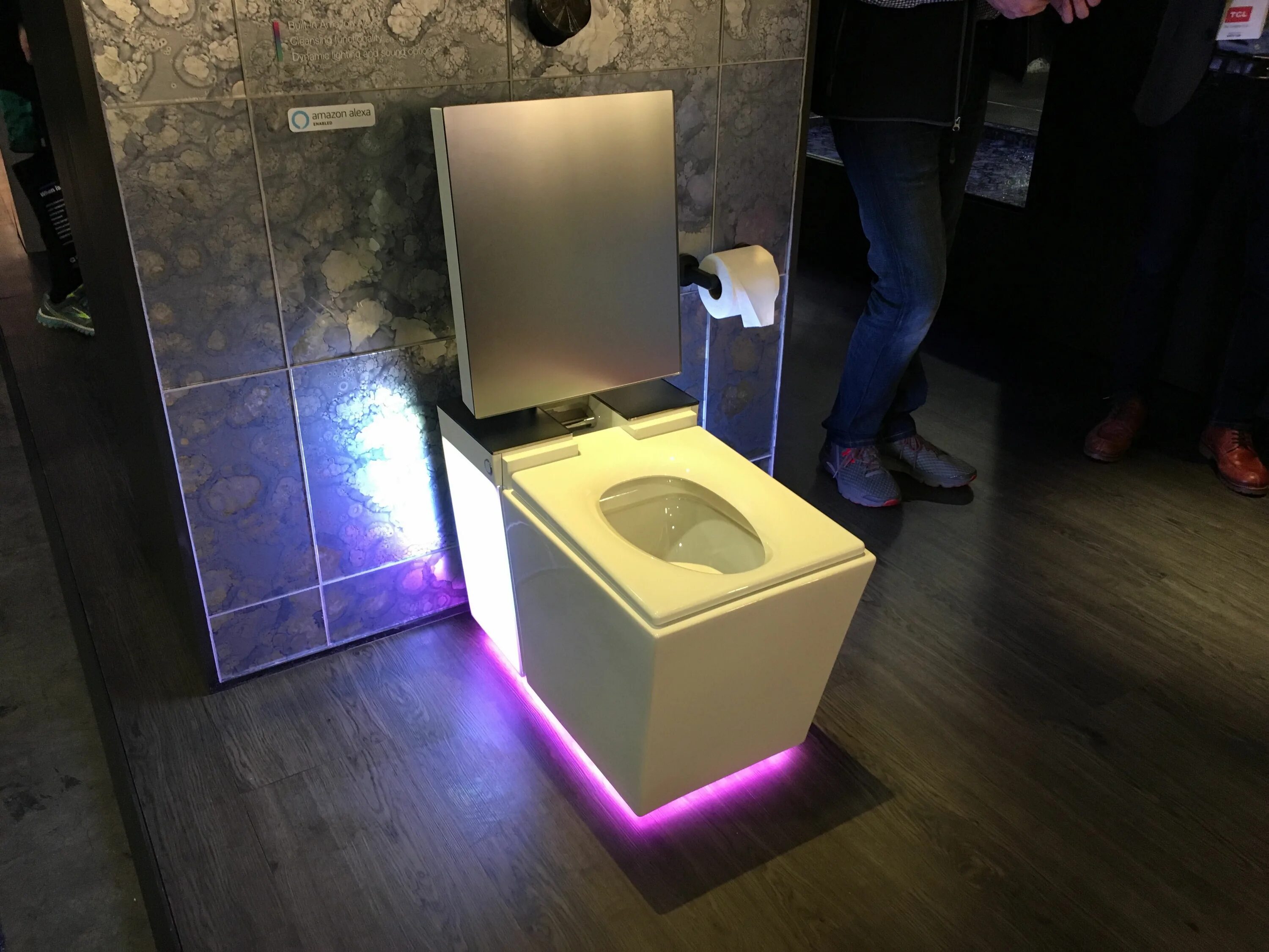 Цены туалет товер 70. Унитаз kohler Numi. Kohler Intelligent Toilet. Высокотехнологичный унитаз. Умный японский унитаз.