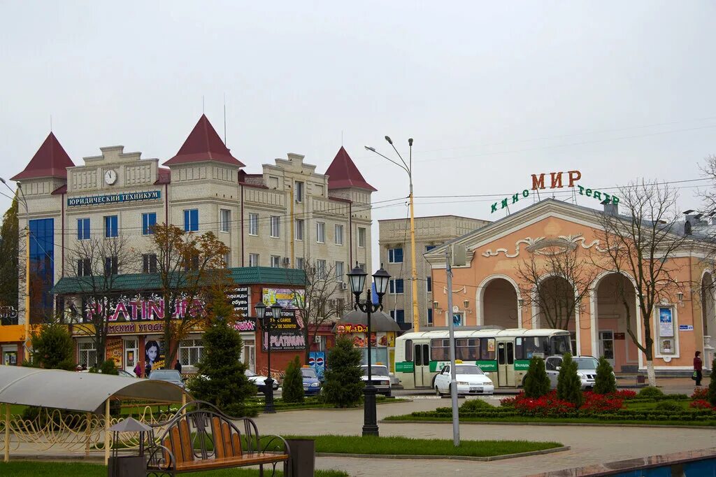 Есть ли в кропоткине. Кропоткин город Краснодарский край. Краснодарский край город Кропоткин кавказский район. Краснодарский край город Кропоткин улица красная. Достопримечательности города Кропоткина Краснодарского.