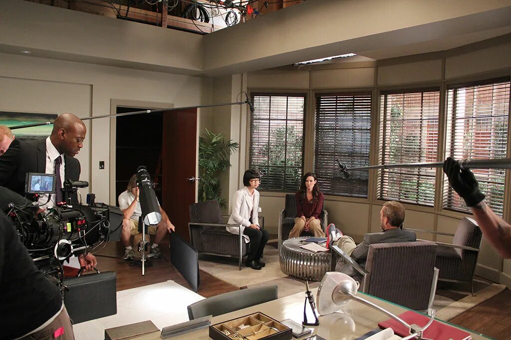 сериал доктор хаус съёмки. где снимали доктор хаус. доктор хаус кадры со съемок. хаус 3й сезон. съемочная площадка доктор хаус.