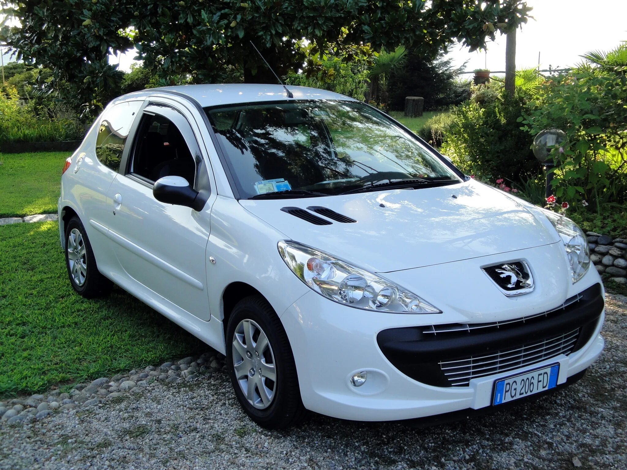Пежо плюсы. Peugeot 206 plus. Пежо 206 2011. Peugeot 408 2014. Peugeot 206 plus.