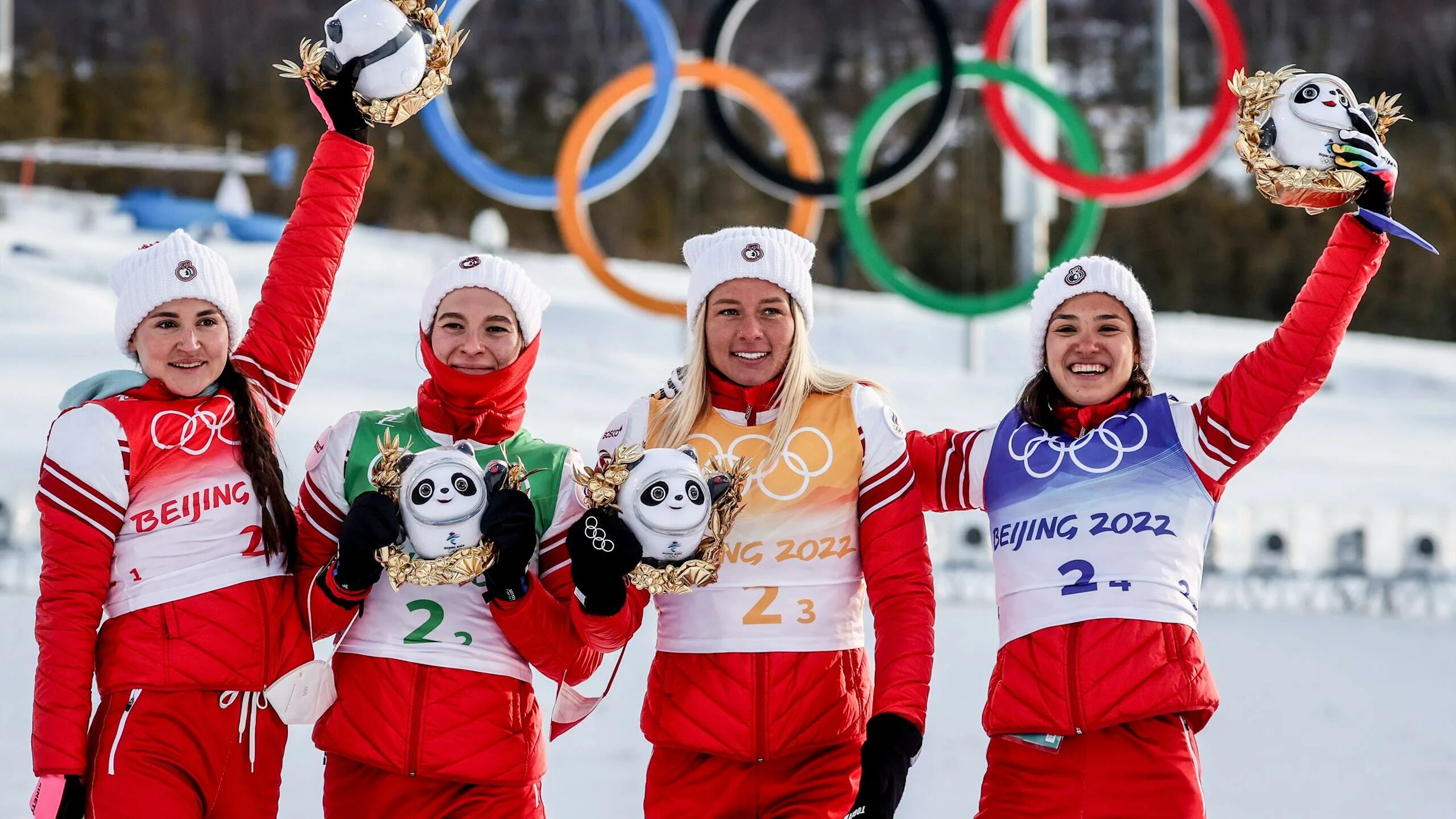 Впереди нас ехали спортсмены лыжники