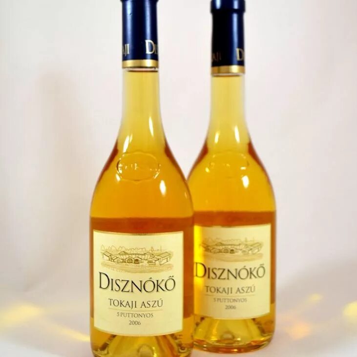 Вино tokaji. Токай москва. Токай харшлевелю. Вино токай венгрия. Токай вино.