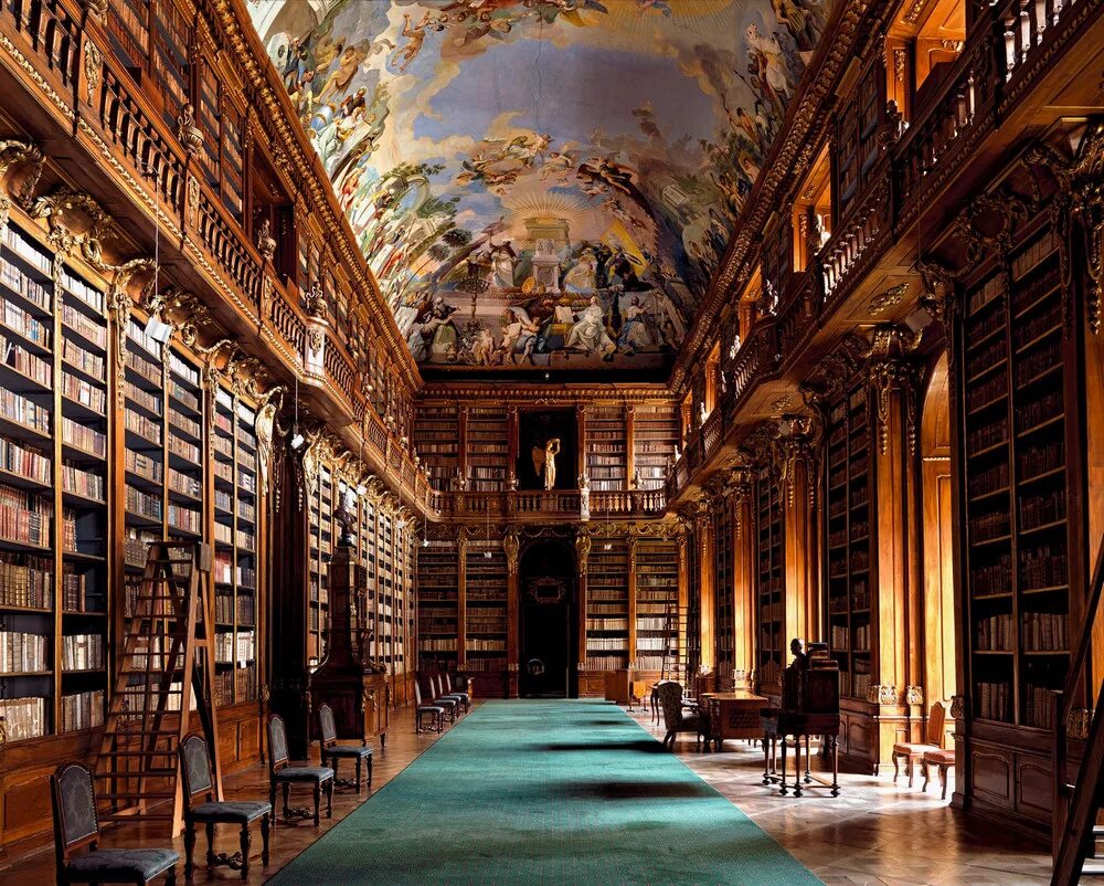 Библиотека в ней находится. Библиотека Джироламини, Неаполь. Библиотека Джироламини Италия. Библиотека Кремсмюнстерского аббатства, Австрия. Библиотека монастыря Санкт-Флориан.
