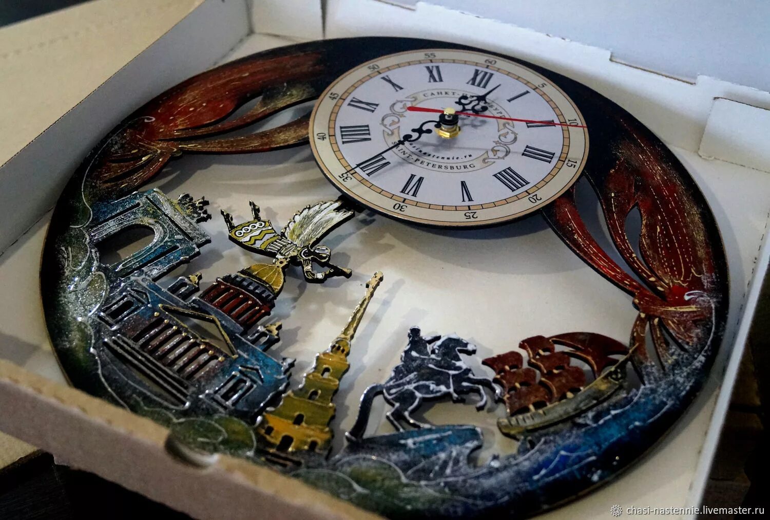 Часы с доставкой спб. Часы из керамики. Необычные часы ручной работы. Часы настенные с Питером. Подарочные часы необычные.
