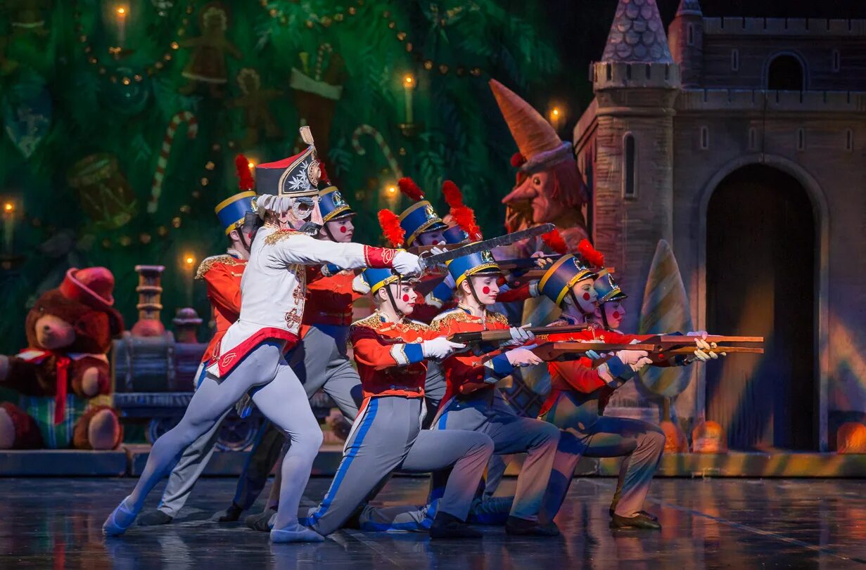 The nutcracker dance of the. Солдатики в балете. балет щелкунчик кремль. балет щелкунчик русский танец. the nutcracker slots.