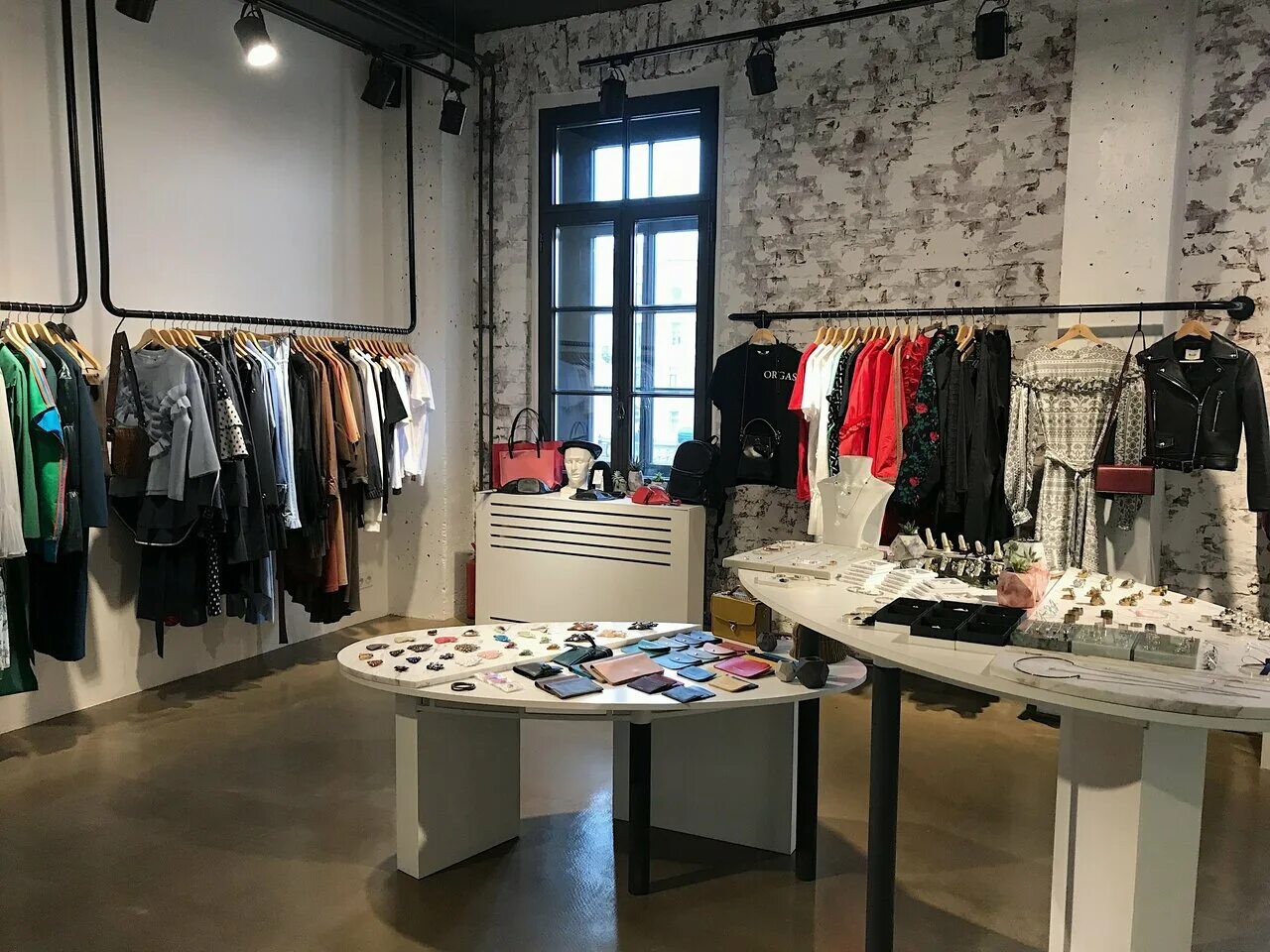 8 store. Новый магазин одежды. Шоурум одежды Санкт-Петербург. Шоу румы СПБ. Санкт-Петербург магазины одежды.