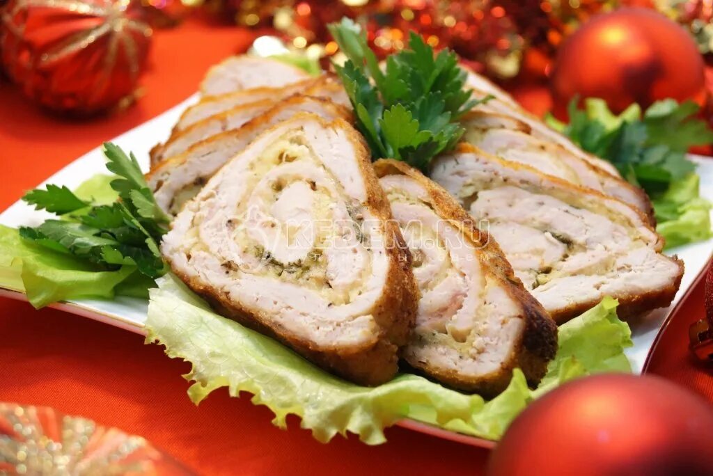 Как запечь куриный рулет в духовке. Рулет куриный. куриный рулет с сыром. мясной рулет с укропом. куриные рулетики с сыром.